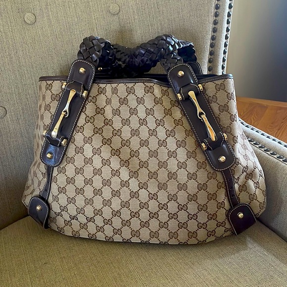 Gucci Handbags - Authentic Gucci tote bag